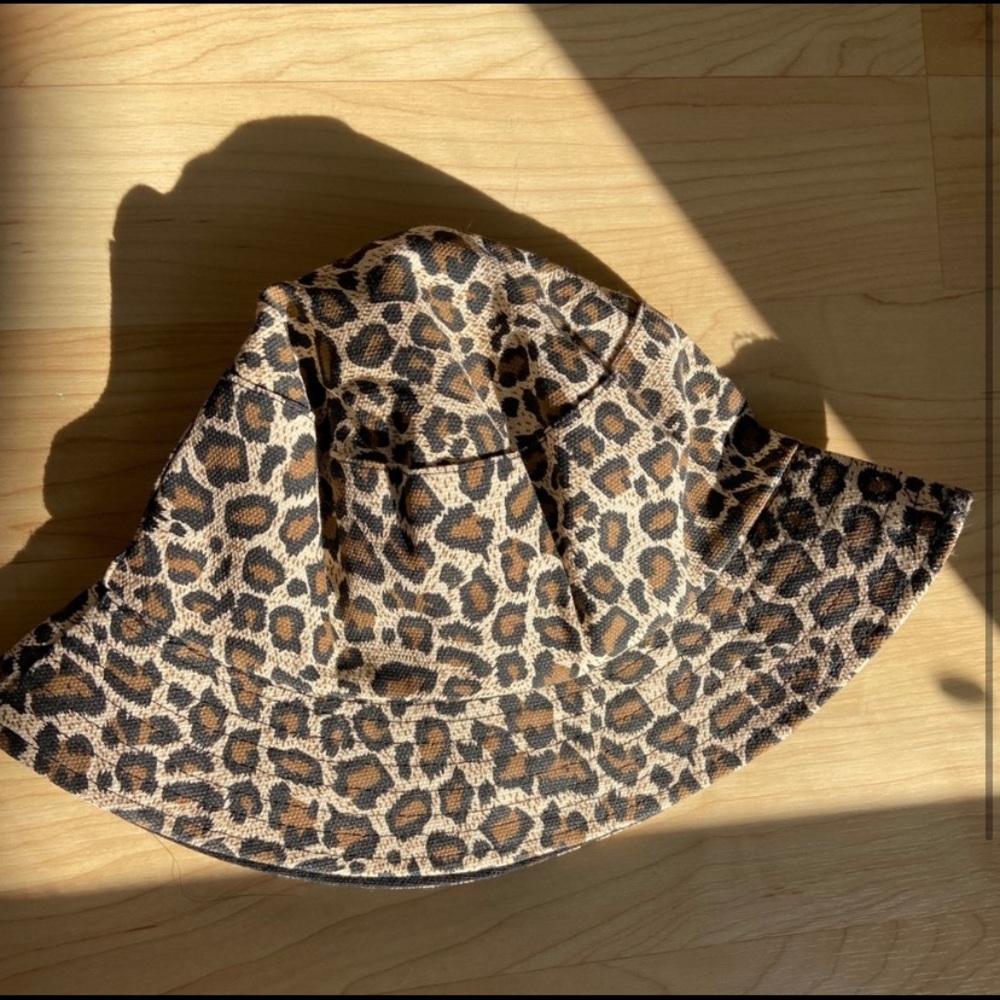 cheeta bucket hat